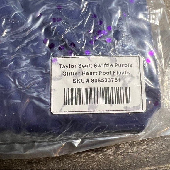 Taylor Swift Pool Float - Picture 5 of 6